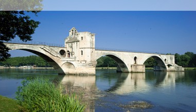 Blick auf die Berühmt Brücke von Avignon