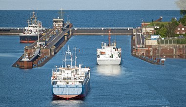 Frachtschiffe bei Kiel