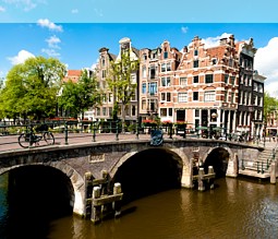 Grachten und historische Gebäude in Amsterdam