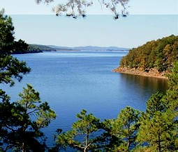 Blick auf den Lake Ouachita in Arkansas