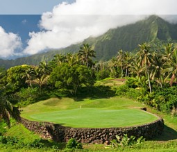 Tropischer Golfplatz auf Oahu