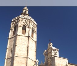 Blick auf den El Micalet Glockenturm in Valencia