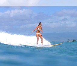 Surferin bei Waikiki